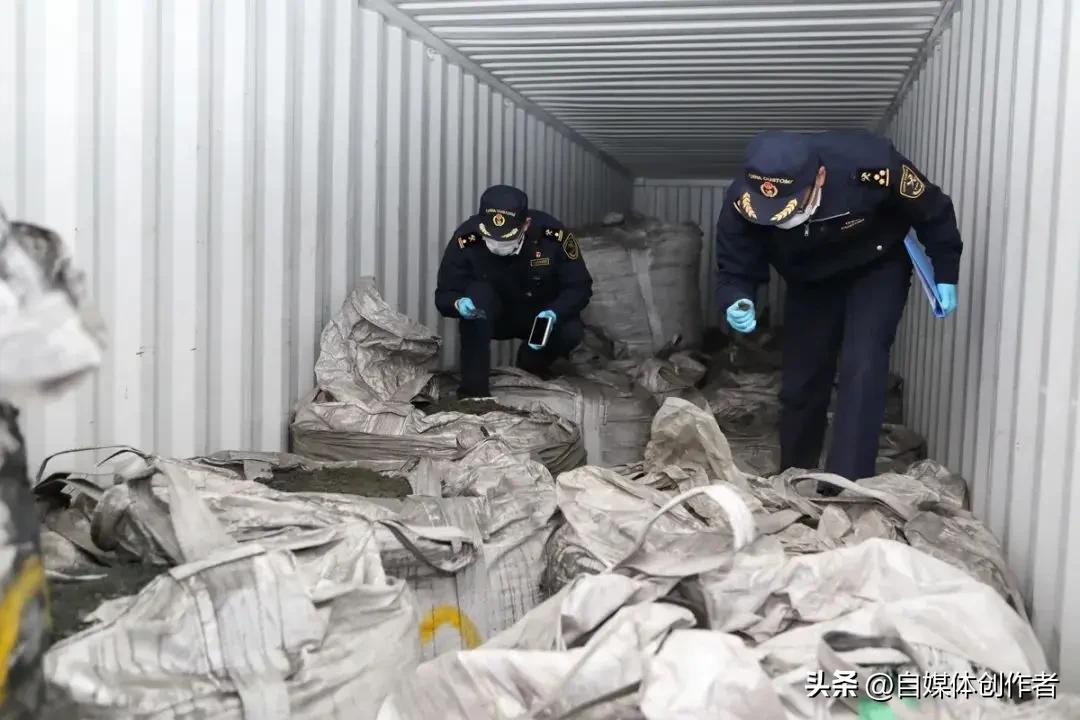 稀土走私谣言背后，是国家攥紧战略资源的硬核底气
 
2026年3月下旬，一则“连