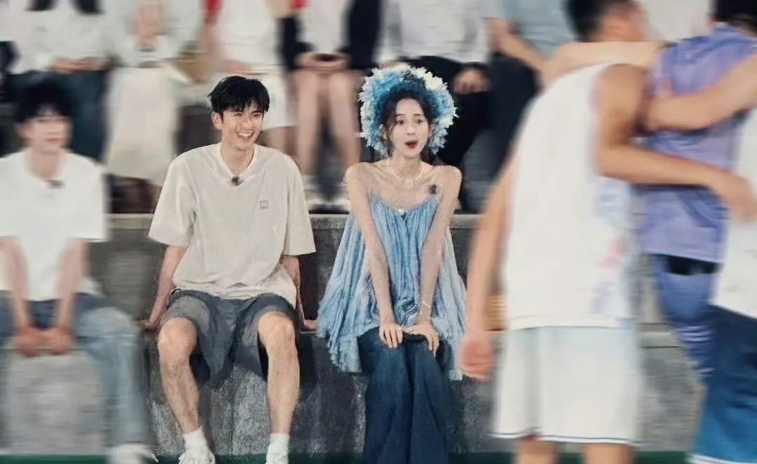 娜扎疑似与张云龙已分手，我理解力有问题吗，说的难道不是狗狗吗？他们两个挺甜的啊…