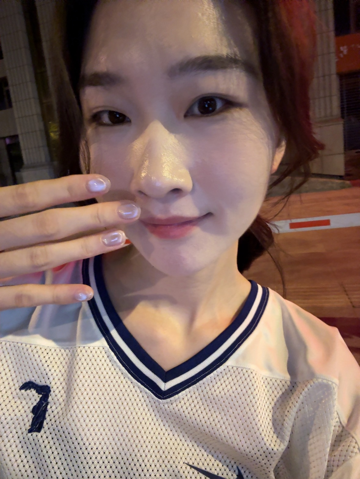 家人们杜今天新换的美甲如何呢淡紫色法式猫眼