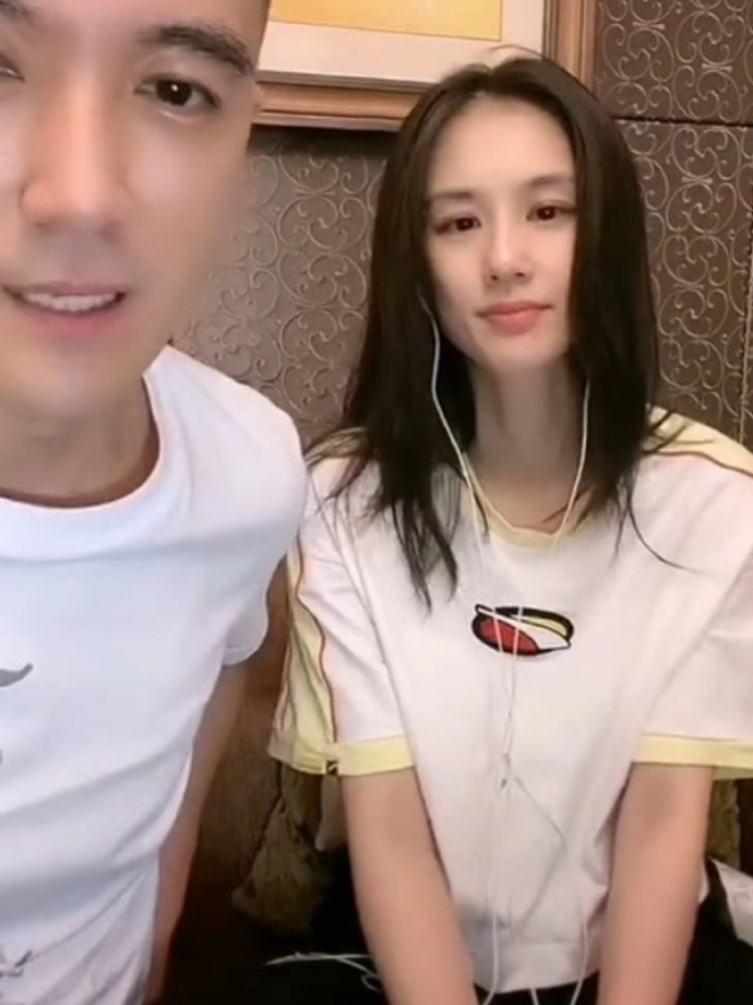 谁还记得黄圣依腰伤理疗做到一半被杨子拉去直播？就因为粉丝说要看黄圣依，杨子就把黄