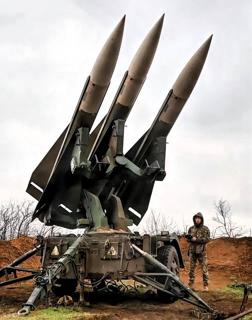 美国要打大仗了！
 4月24日，据中东媒体透露，美军正在持续向中东调兵，在停火期