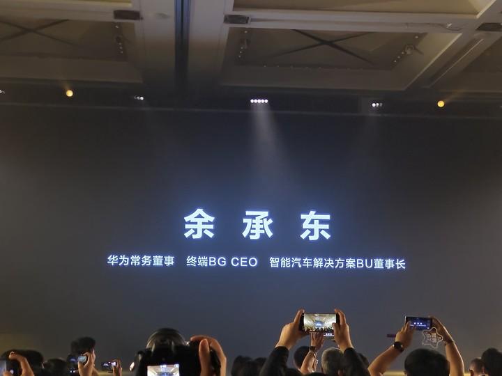 华为智选车在汽车圈内的话语权越来越重。在智界S7新品预售发布会上，余承东在展现华