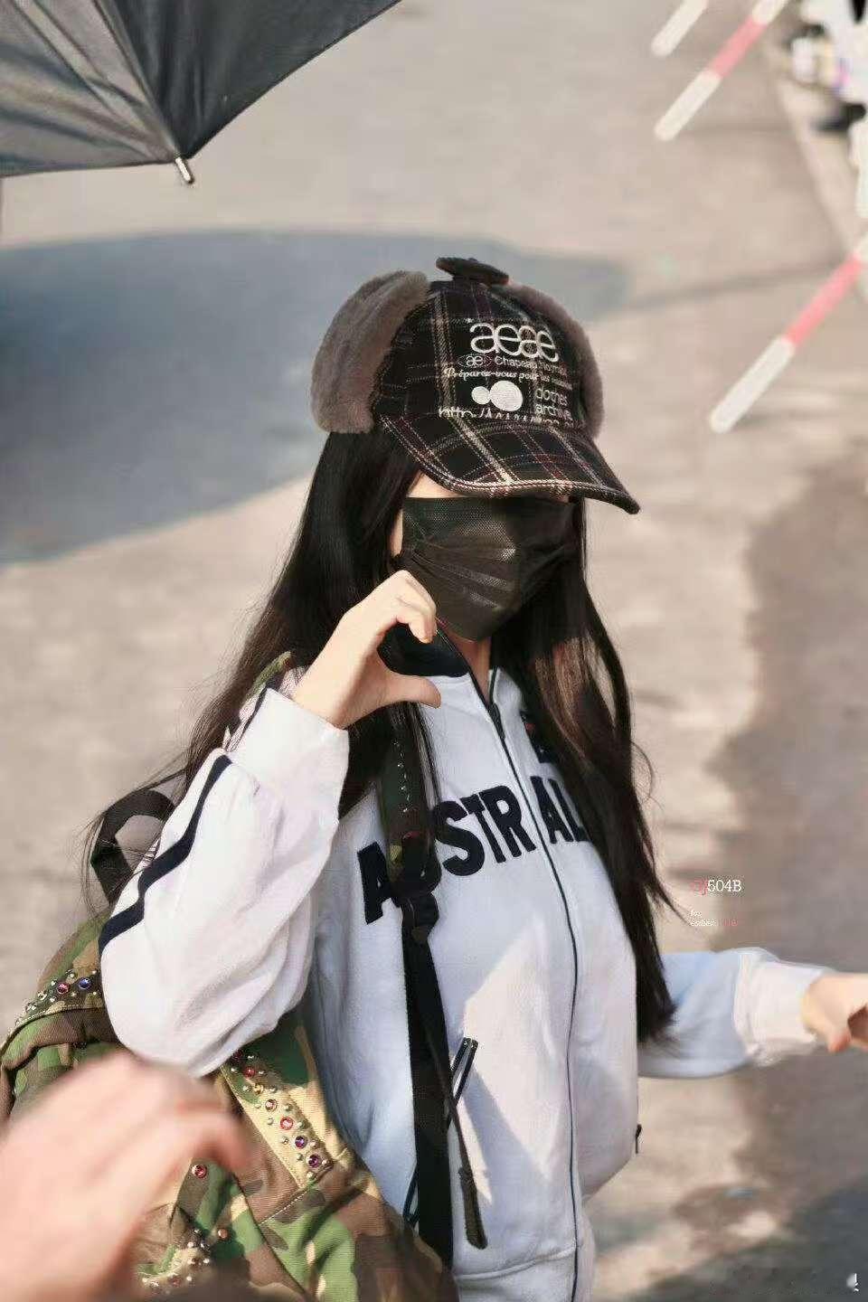 虞书欣这身是去上学吧虞书欣小学生上班虞书欣这身是去上学吧，