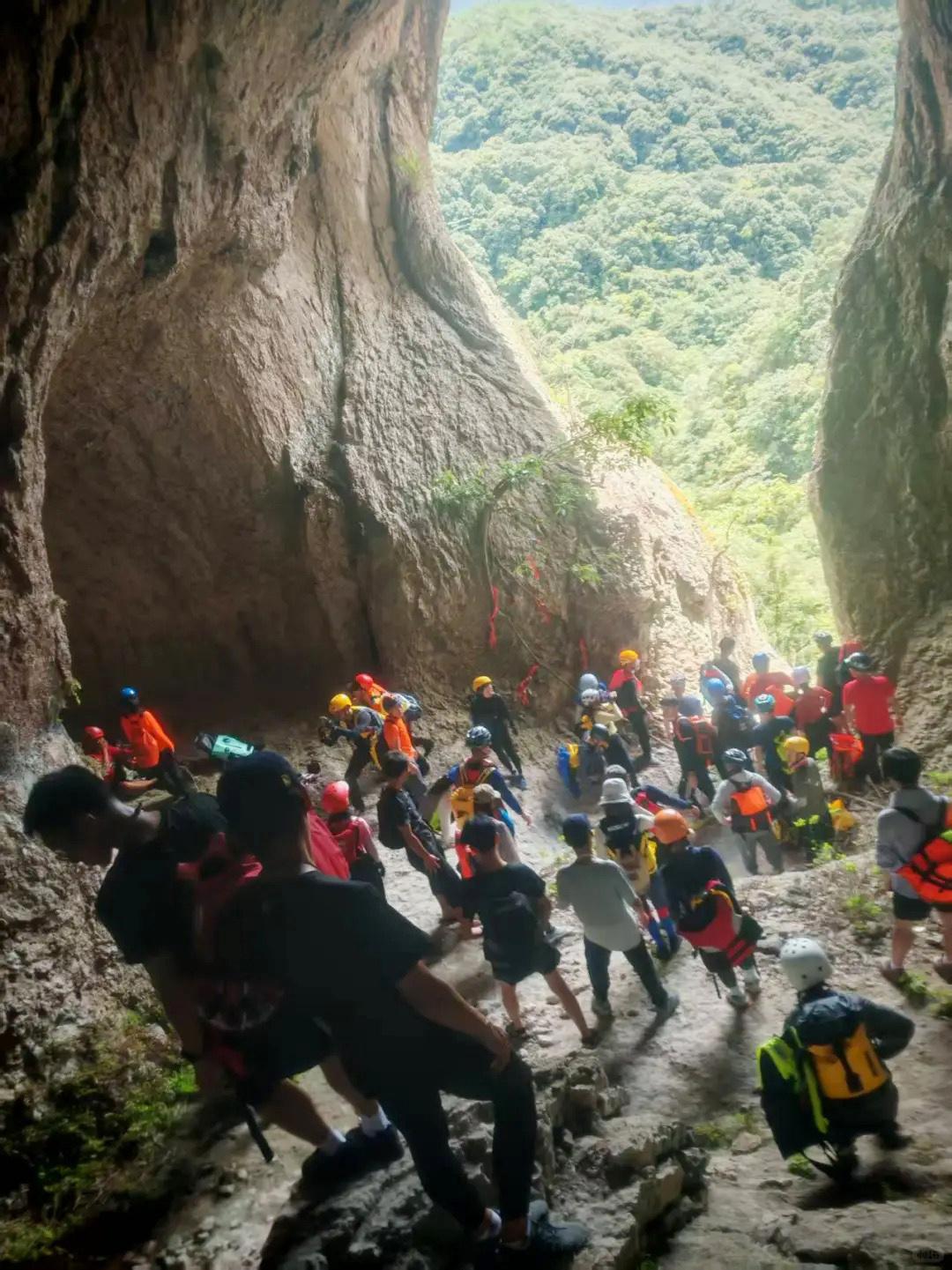 没想到我以前去探险过的福建省仙游县刺刀峡谷今天上了热搜，有几个游客在仙游县的这个