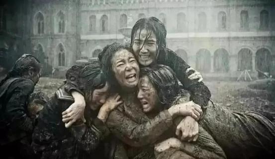 南京大屠杀时候，大量的上流社会的小姐太太们，因为气质高雅出众，肤白貌美大长腿，比