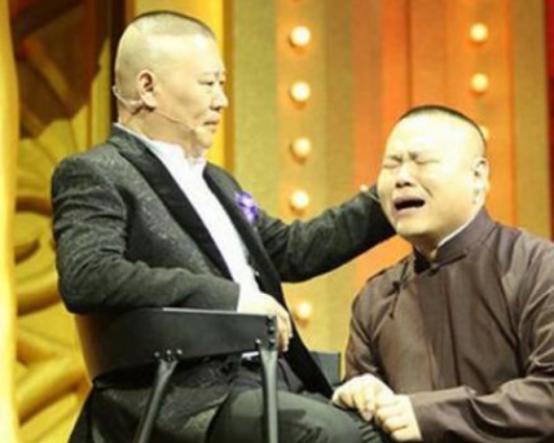 2015年，岳云鹏演出赚了200万，他拿出120万交给德云社，可郭德纲却说：“你