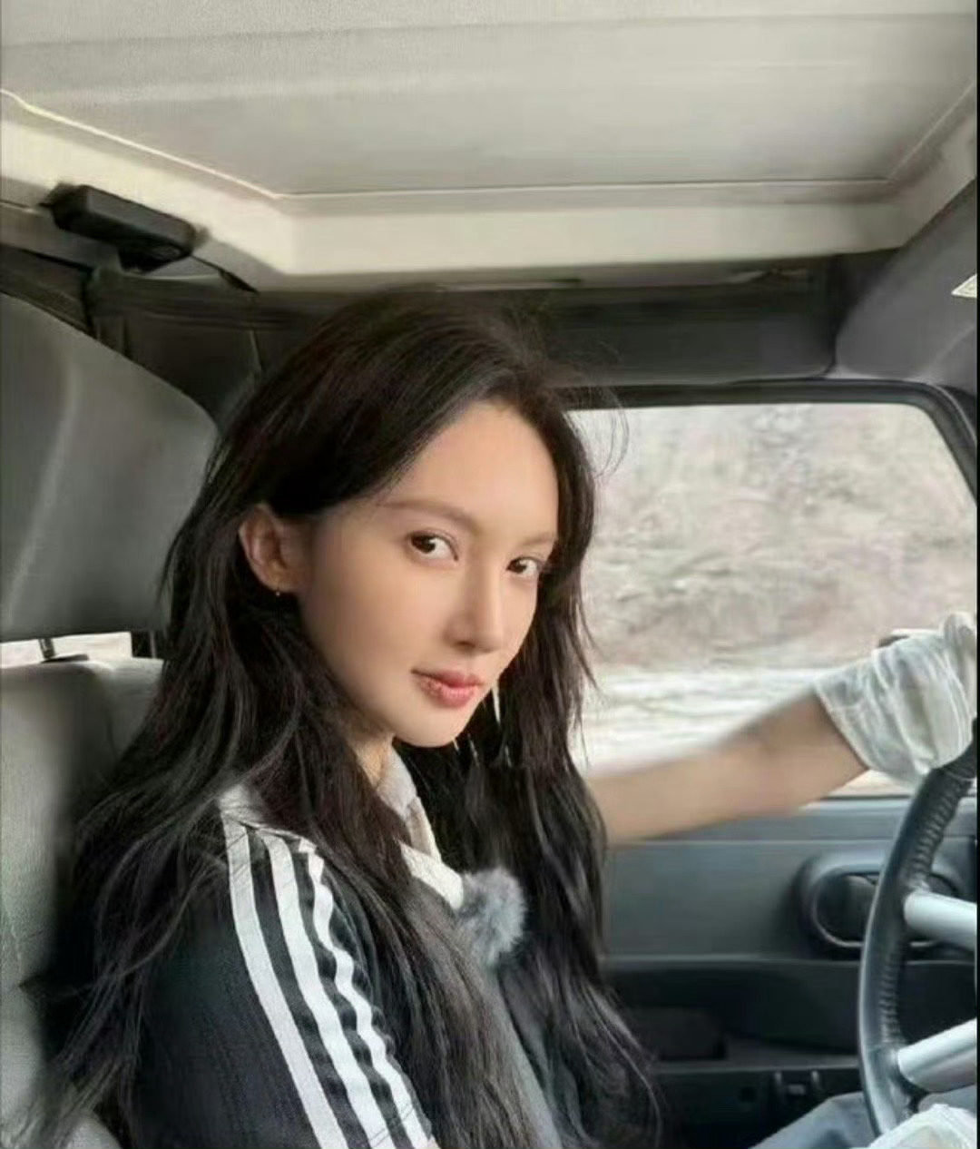 交警否认网传金晨驾车监控信息金晨疑似有肇事逃逸，助理顶包和疑似骗保三大事件，如果