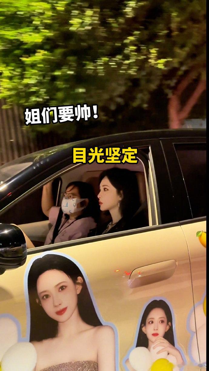 孟子义开了辆孟子义痛车  第一眼以为是孟子义粉丝的车 ，第二眼不对劲好像开车的就