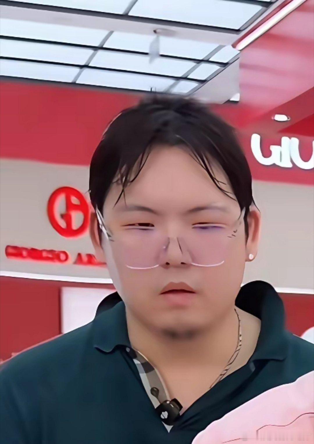 向佐和向佑是不是真感情，我不知道，但是我敢确定一件事，那就是向佑这个人特别偏爱他