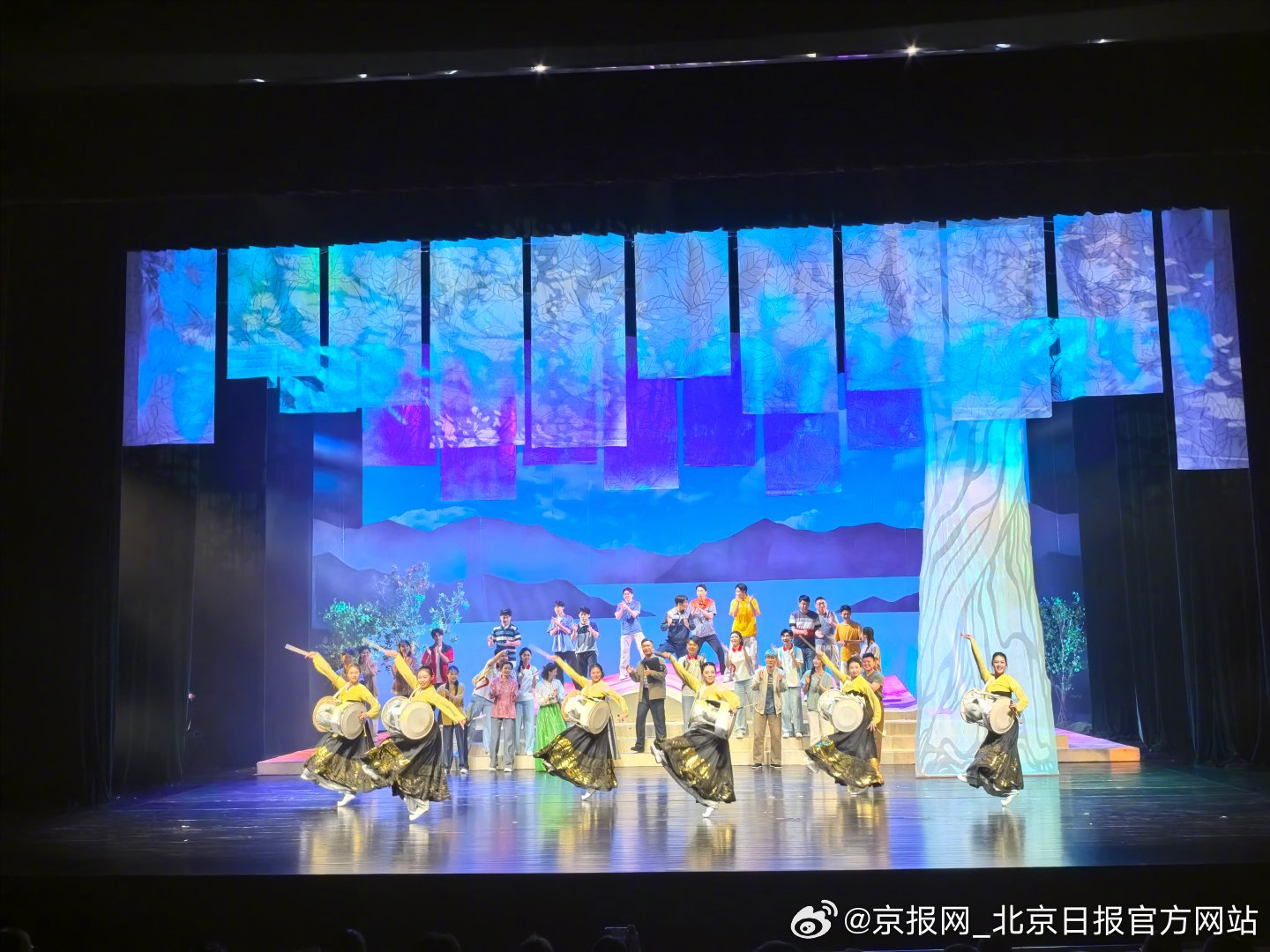 【#青春戍边原创舞台剧在京演出#】#戍边志愿者把最美的年华献给远方# 5月17日
