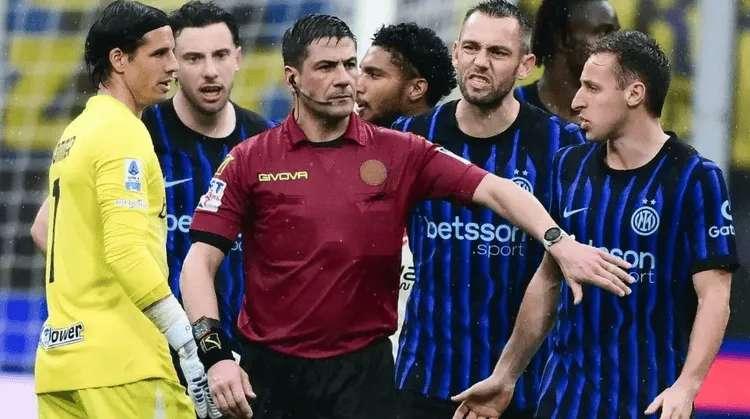 球员踢得差挨骂应该，但不代表我们应该接受不公对待！冠不冠军固然重要，公平公正才是