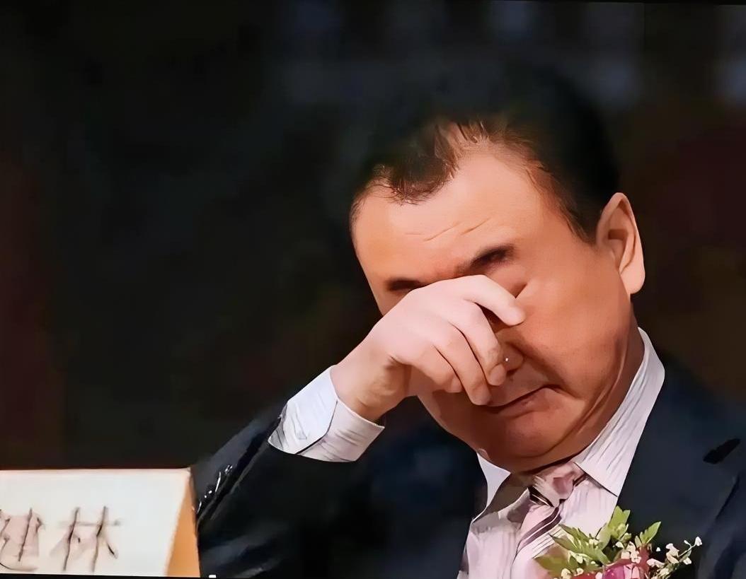 王健林“限高”解封！
咋咋呼呼一天的“限高”
这俩字比热搜还烫手。如今又被悄悄撤