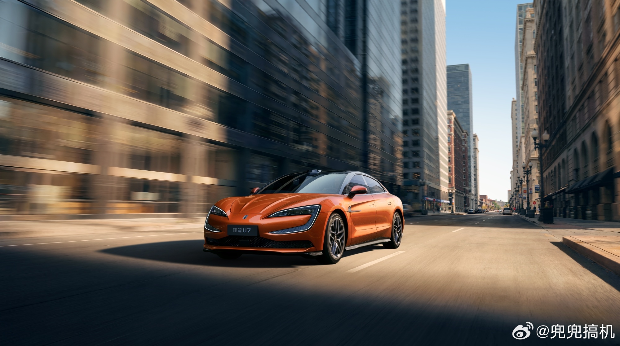 就在昨天比亚迪第二代刀片电池暨闪充技术发布同时，仰望也迎来了2026款旗舰矩阵—