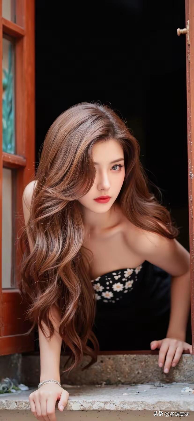 不知为什么去了陌生的城市，
反而比自己熟悉的城市里，
更加勇敢且自信
反而没有那