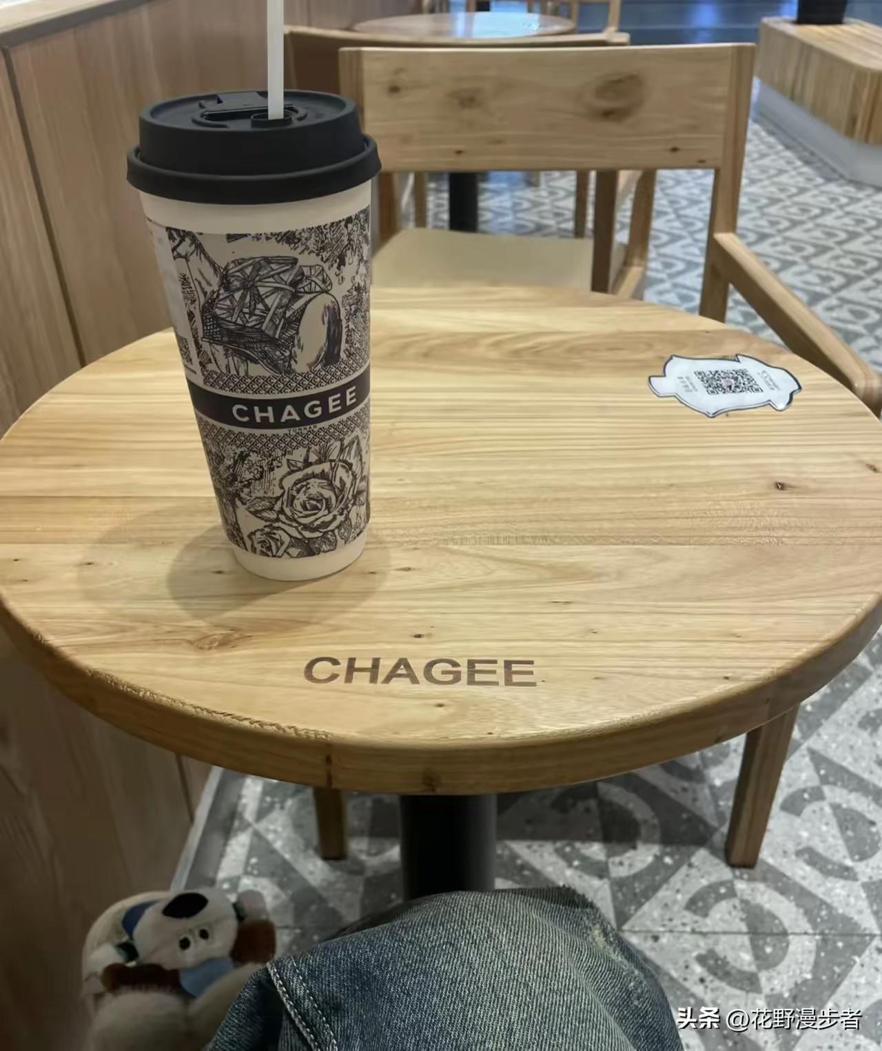 我朋友儿子和他谈了三年的女孩分手了，原因是两人在商量十一结婚时，女孩对我朋友儿子