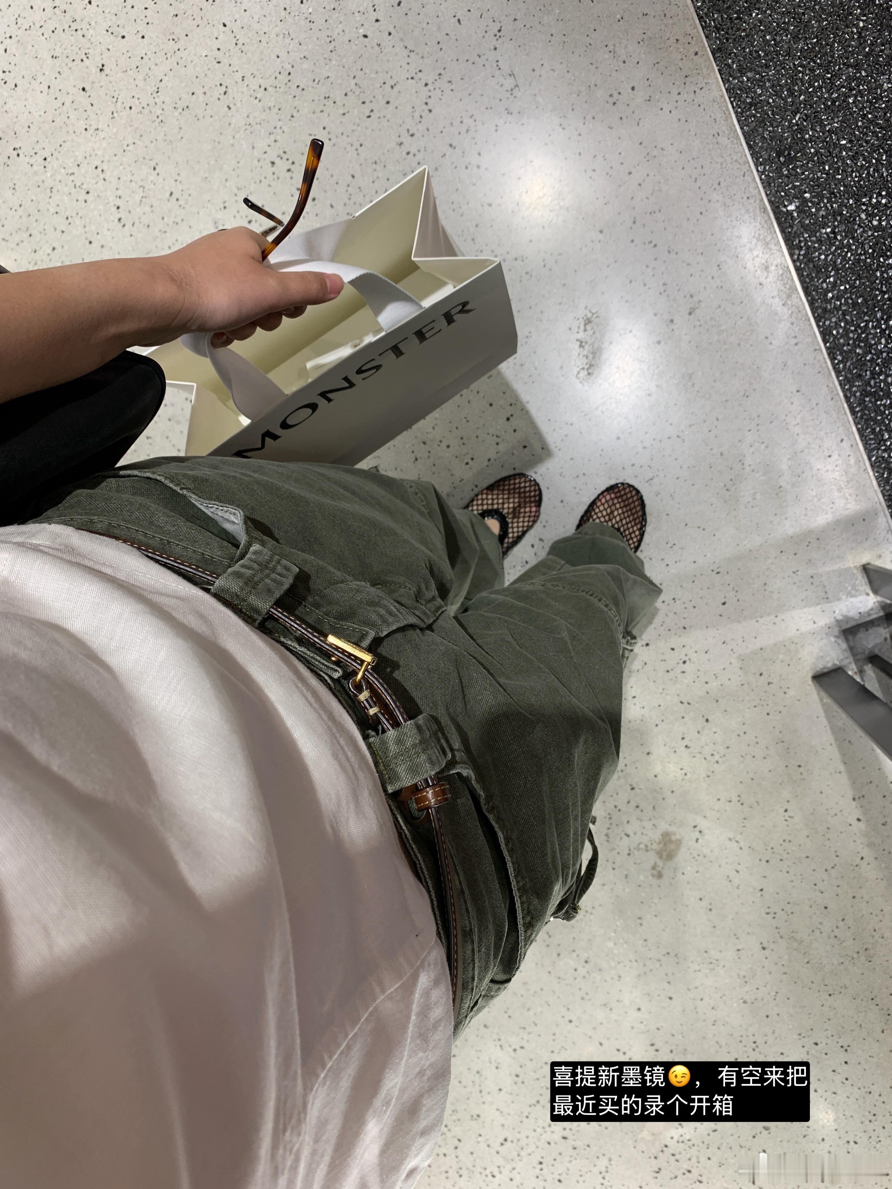 又是熬夜的夜晚全家人都是熬夜大军每个人都在立誓要早睡发一下前几天浅浅的过了一下周