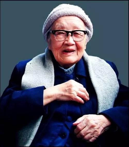 朱旦华同志原名姚秀霞，生于1911年12月26日，浙江省慈溪县人，1937年11