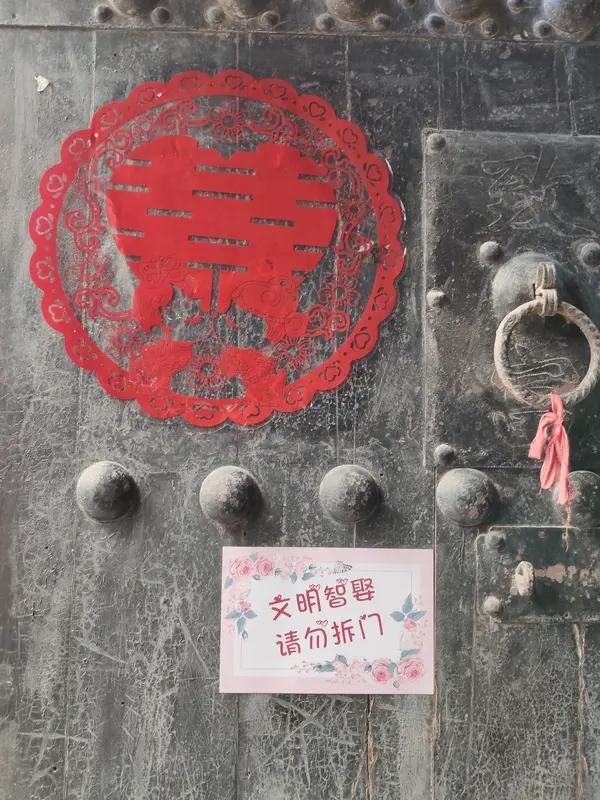 年轻男人娶媳妇要注意什么? 年轻男人娶媳妇，可别整那些花里胡哨的条条框框。网上那