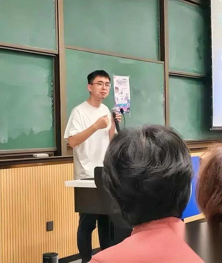 吉大这波操作

真的太敢了

邀耿同学回校演讲这事儿，我看好多人只觉得是声援，其