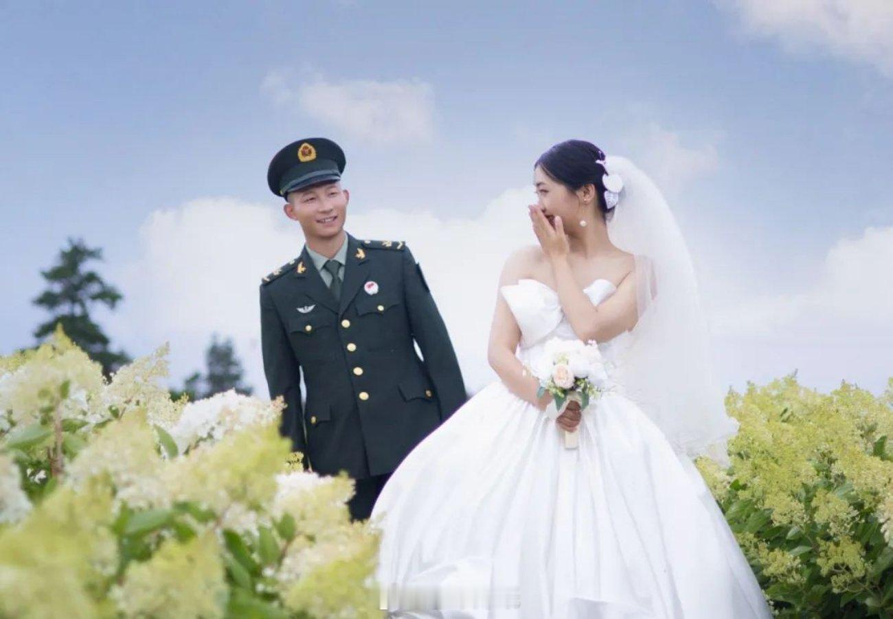 #军恋[超话]#我们的爱很小，只有我和他；我们的爱又很大，在蓝天自由绽放。#迷彩