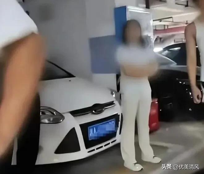 长沙闵先生车位被占8天，
终于在街道、司法所和女车主单位十几人调解下拆了U型钢管