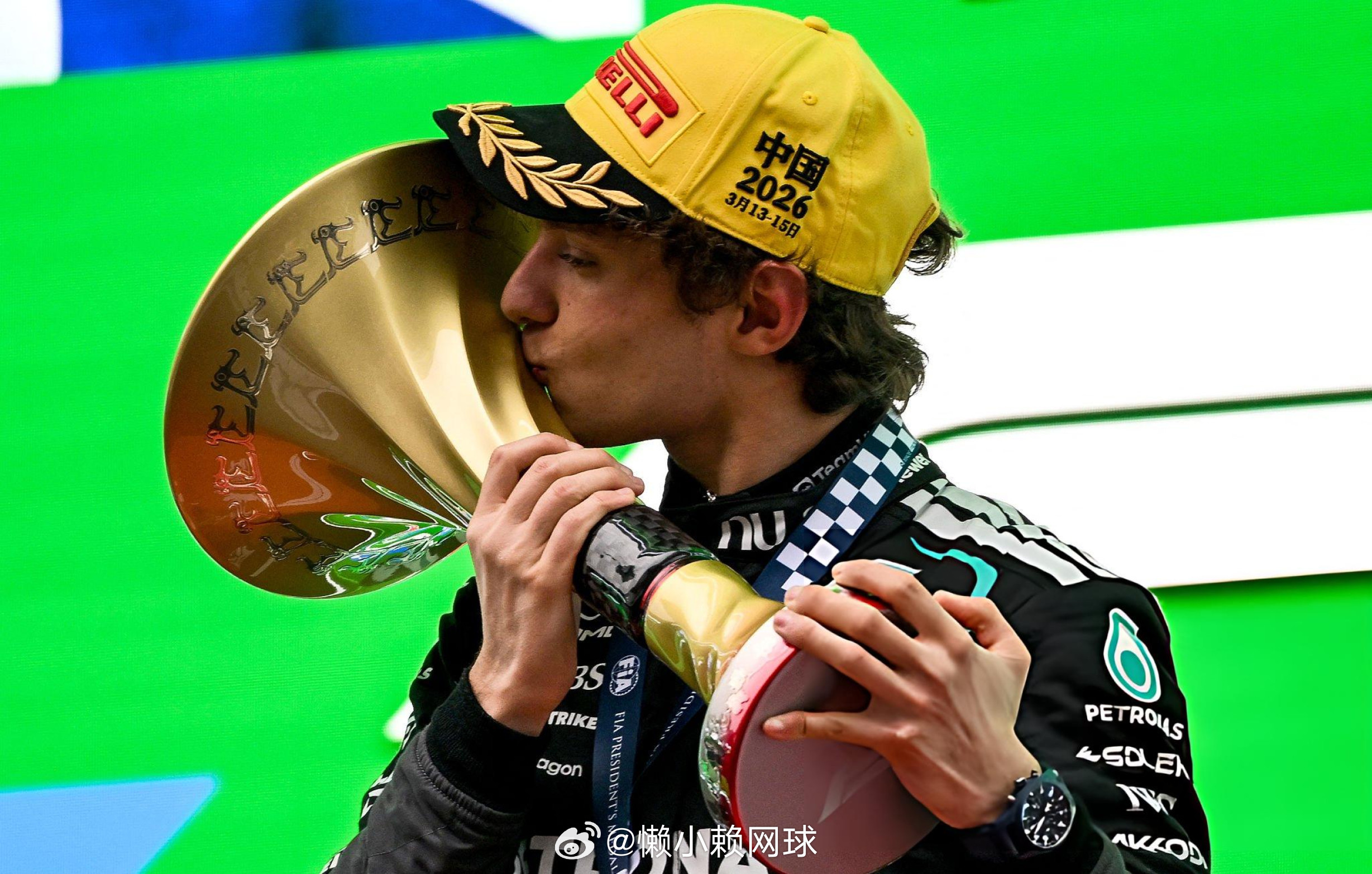 安东内利夺f1中国站冠军这狠amg 【颁奖图】梅奔19岁小将安东内利，职业生涯首