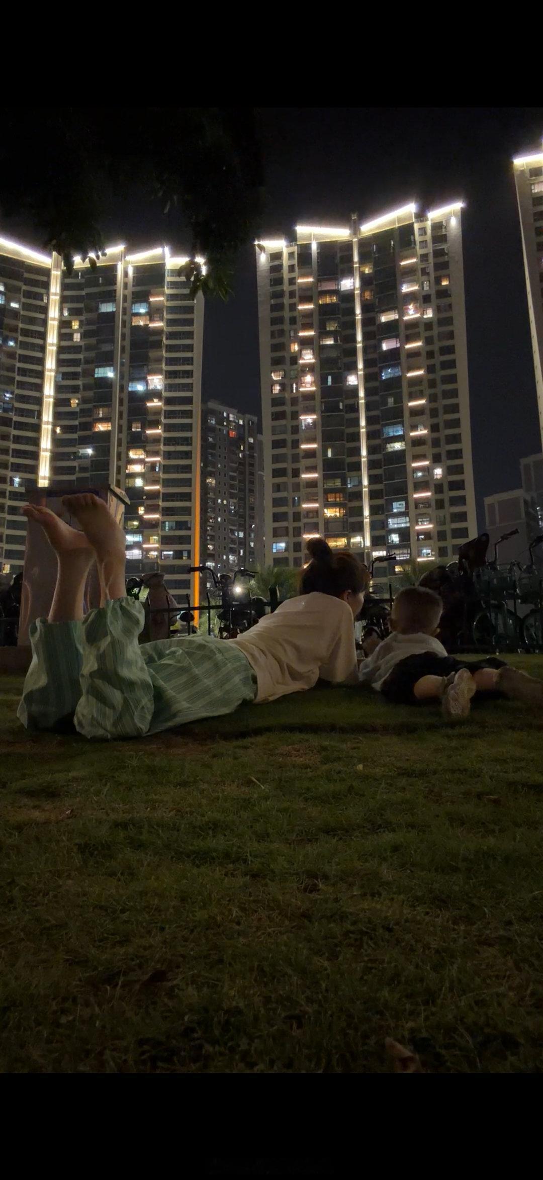 秋天的风是带着情景再现功能的！每年夏秋换季秋风呼呼的吹在脸上，仿佛回到小时候上学