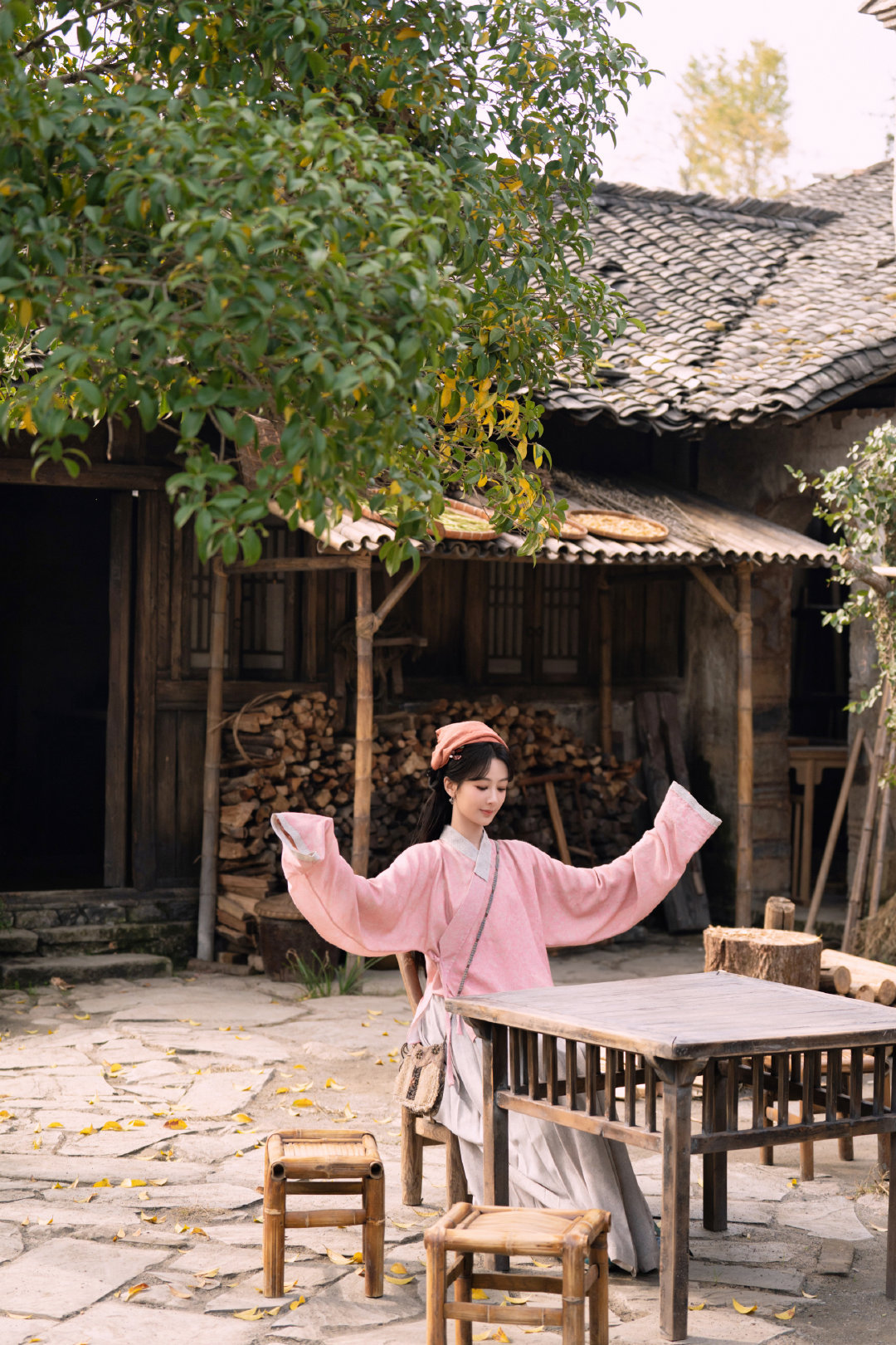 杨紫祝大家瑞气盈门福运连连  杨紫李祯给您拜年  杨紫李祯给您拜年啦～新年快乐呀