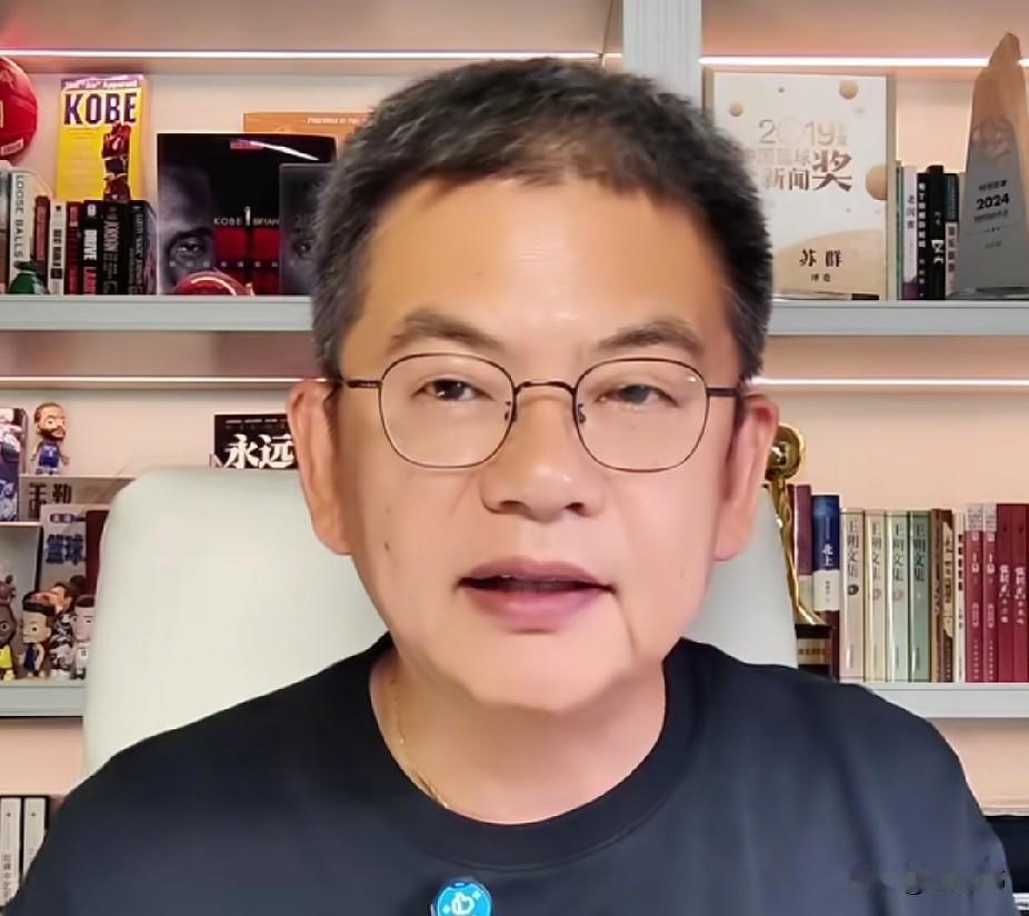 苏群谈杜锋：

“杜锋下赛季不会再担任广东男篮主教练了，他想要休整一年。这么多年
