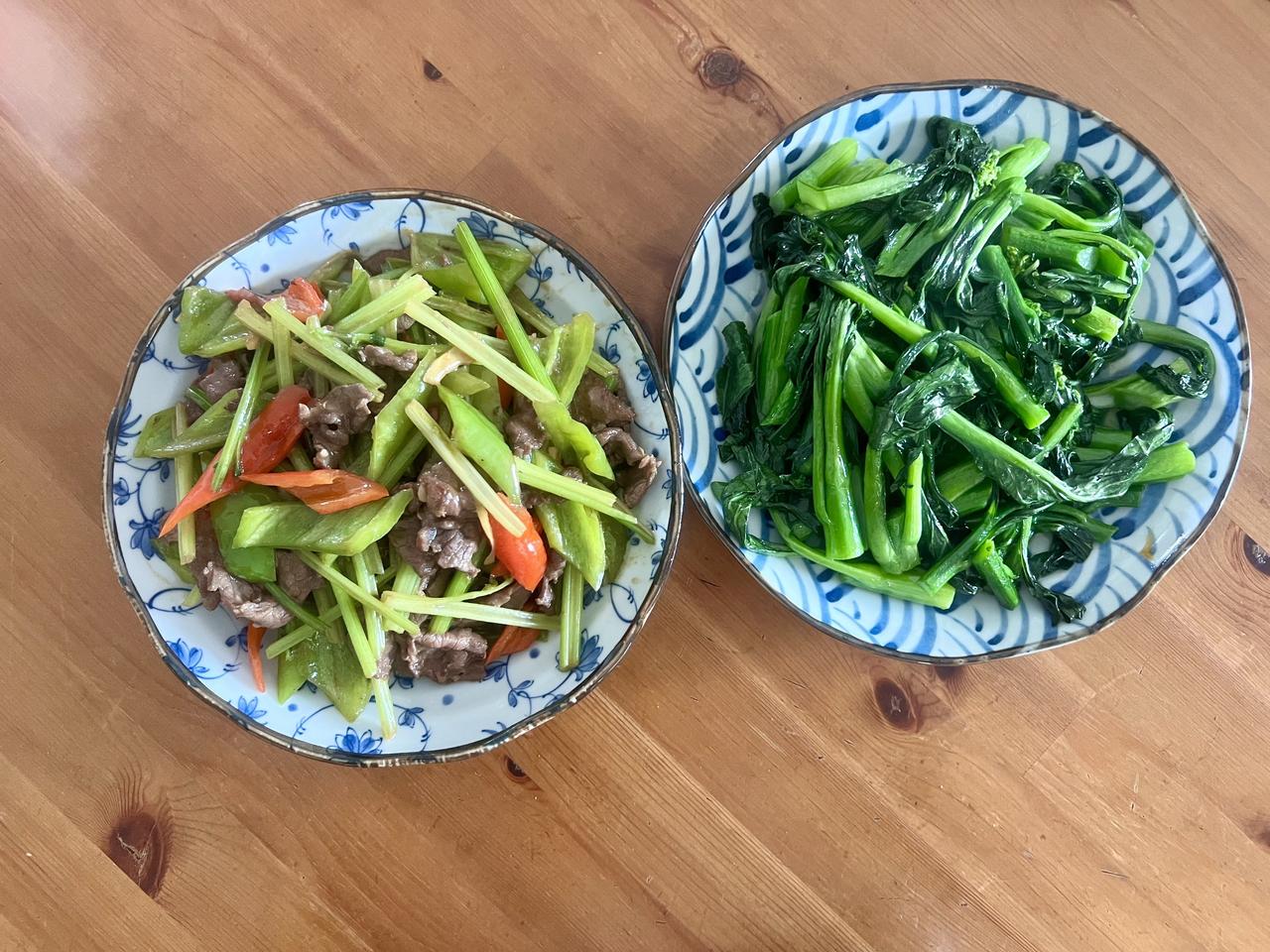 2026年6月14日 小记
周日我丈夫负责买菜做饭，不用我操心。
下午我们专门去