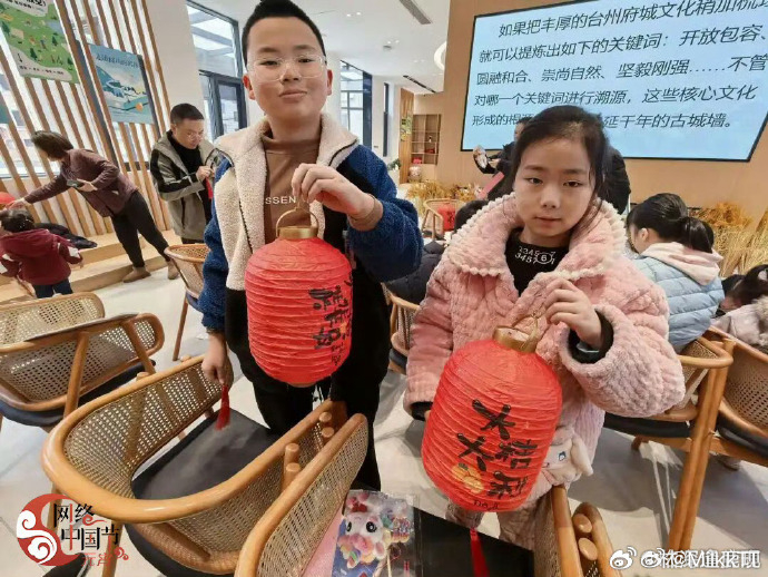 文化礼堂里的临海团圆味临海各村文化礼堂闹元宵好热闹！包汤圆、做花灯、猜灯谜，邻里