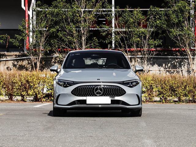 2026 北京车展，梅赛德斯 - 奔驰全新纯电 CLA 260 L 正式亮相并即