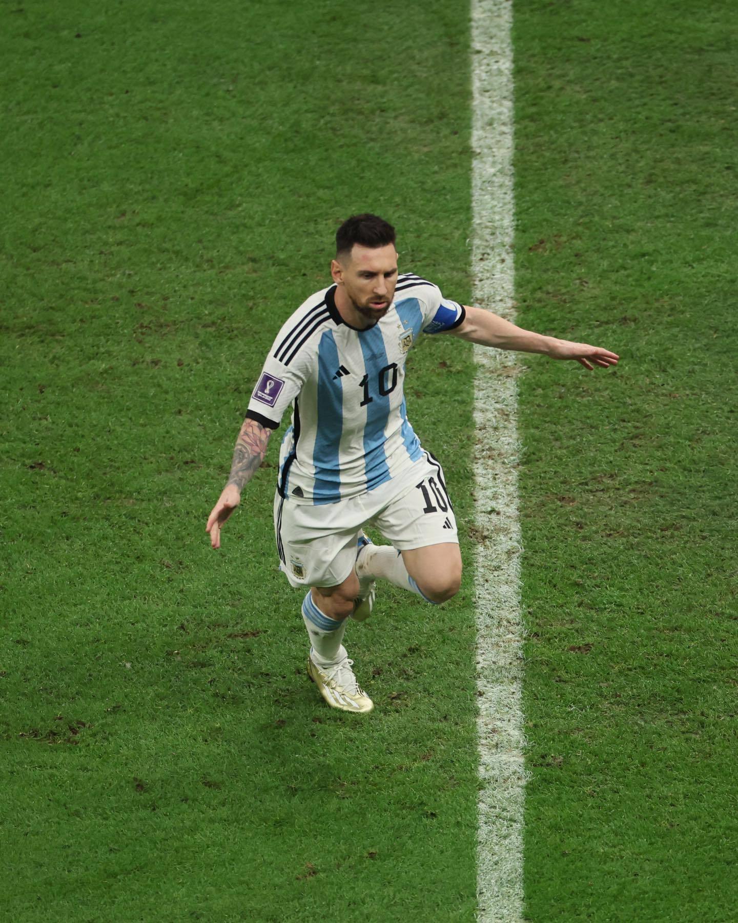 南美足联官方ins：莱昂内尔·梅西将在世界杯上攻破谁的球门？⚽️🤔梅西不可复制