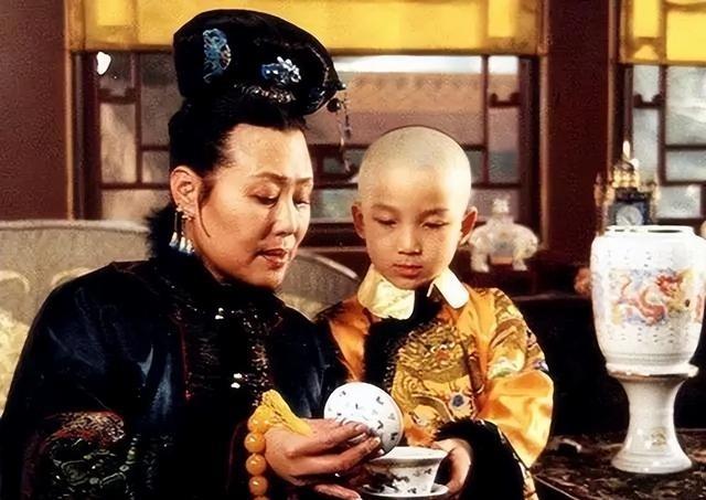 1687年，孝庄安心的闭上了眼睛，她最喜欢的孙子康熙，立即下令：拆掉太皇太后最中