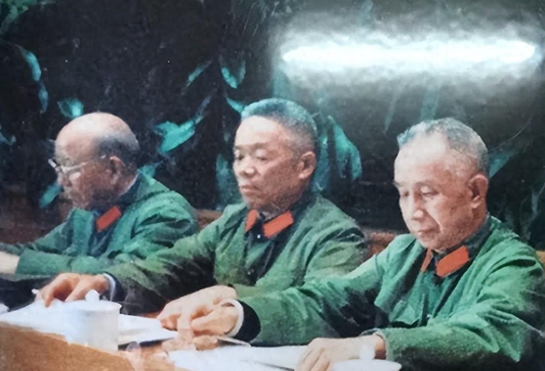 1954年粟裕担任总参谋长，毛主席建议配十位助手，粟裕为何坚持表示仅需要这三位？