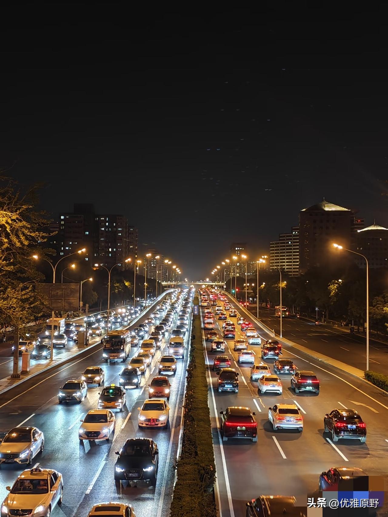 为什么我们天天上班，还是存不下钱？
 
很多人都有一个疑问：
我明明很努力，每天