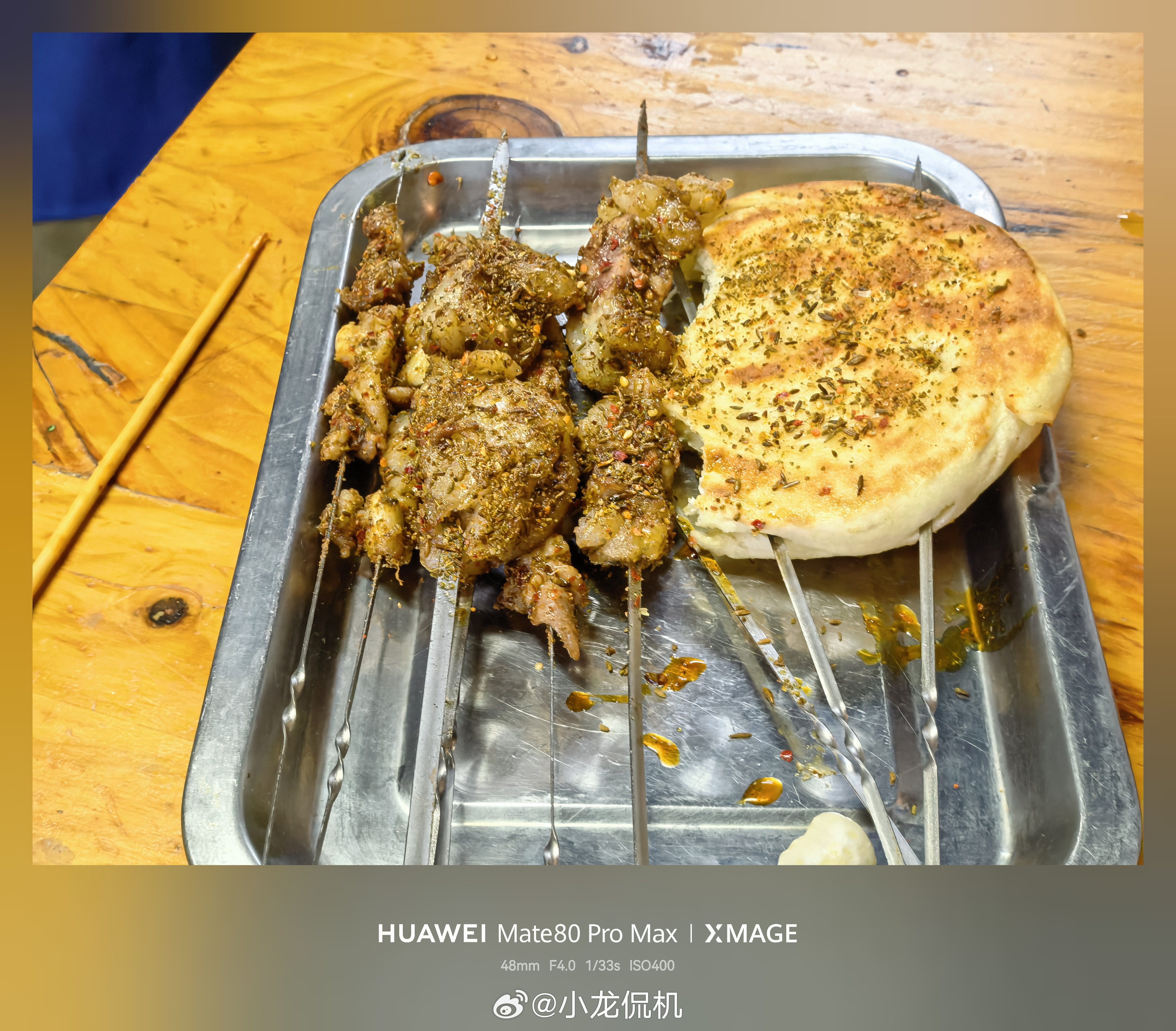 深夜当个毒，亲戚的烧烤摊开始了，鸡皮、羊眼、内腰，外腰都是我的最爱，鸡皮和羊眼已