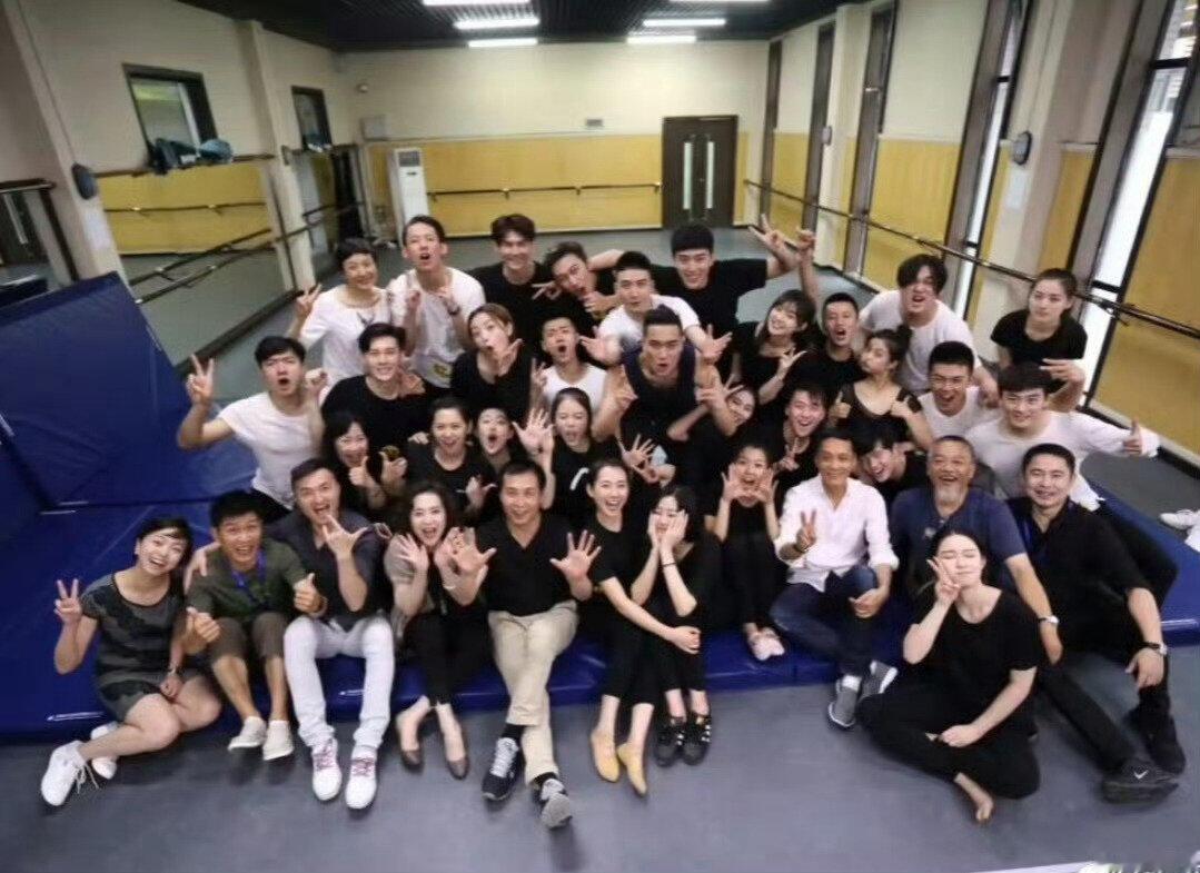 田曦薇大学时候的合照 
