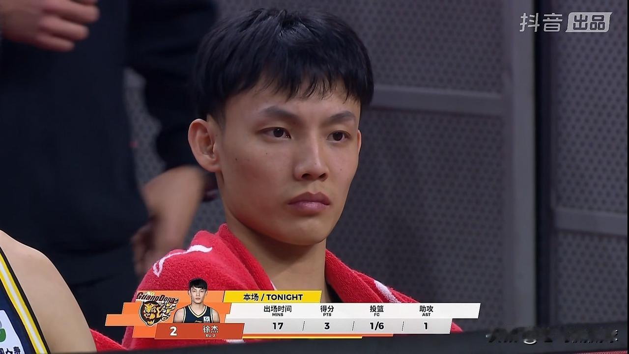 在今天进行的广东东阳光和山西汾酒的比赛中，发生了特别让人心碎的一幕。当时比赛进行