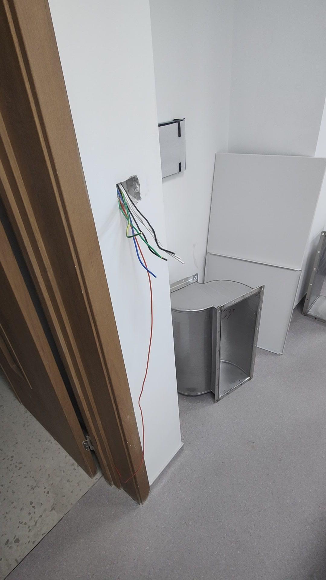 双控开关多根线？新手必看！🔧双控开关接线总让人头大，今天遇到个奇怪的情况：正常