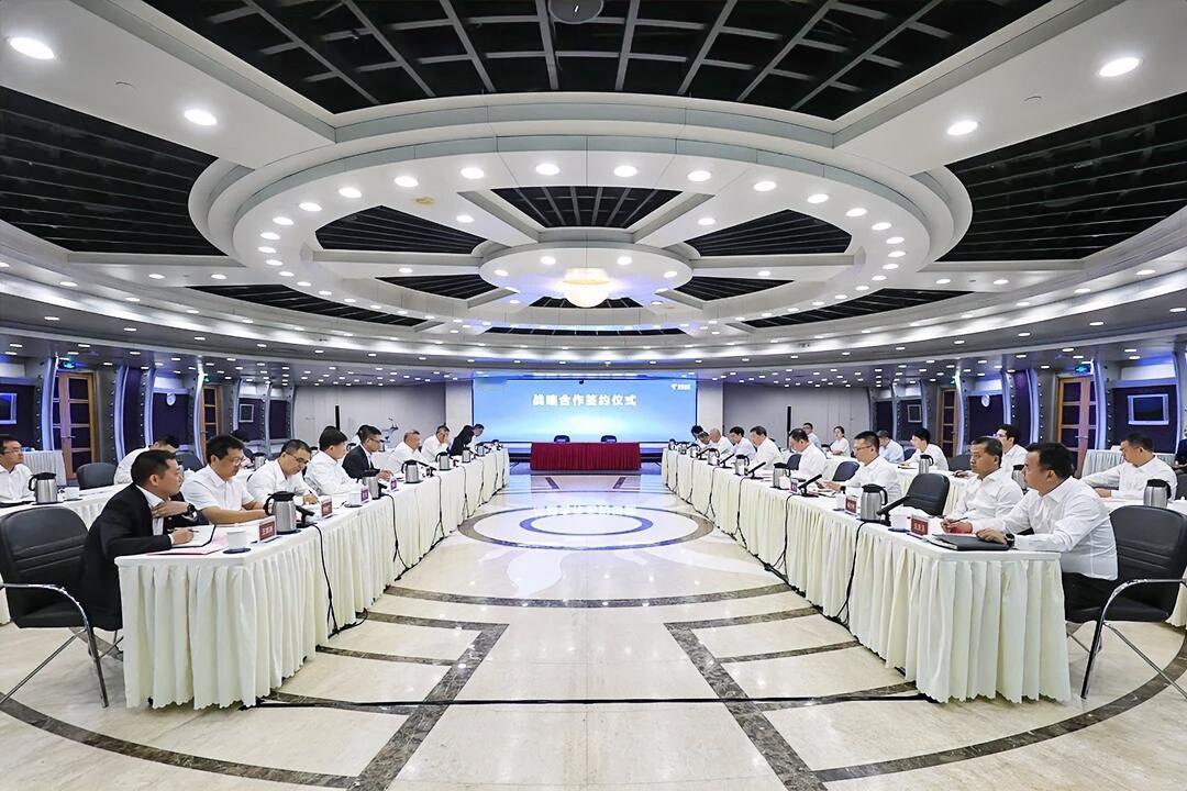 9月1日，中建集团党组书记、董事长郑学选与中国电信党组书记、董事长柯瑞文在中国电