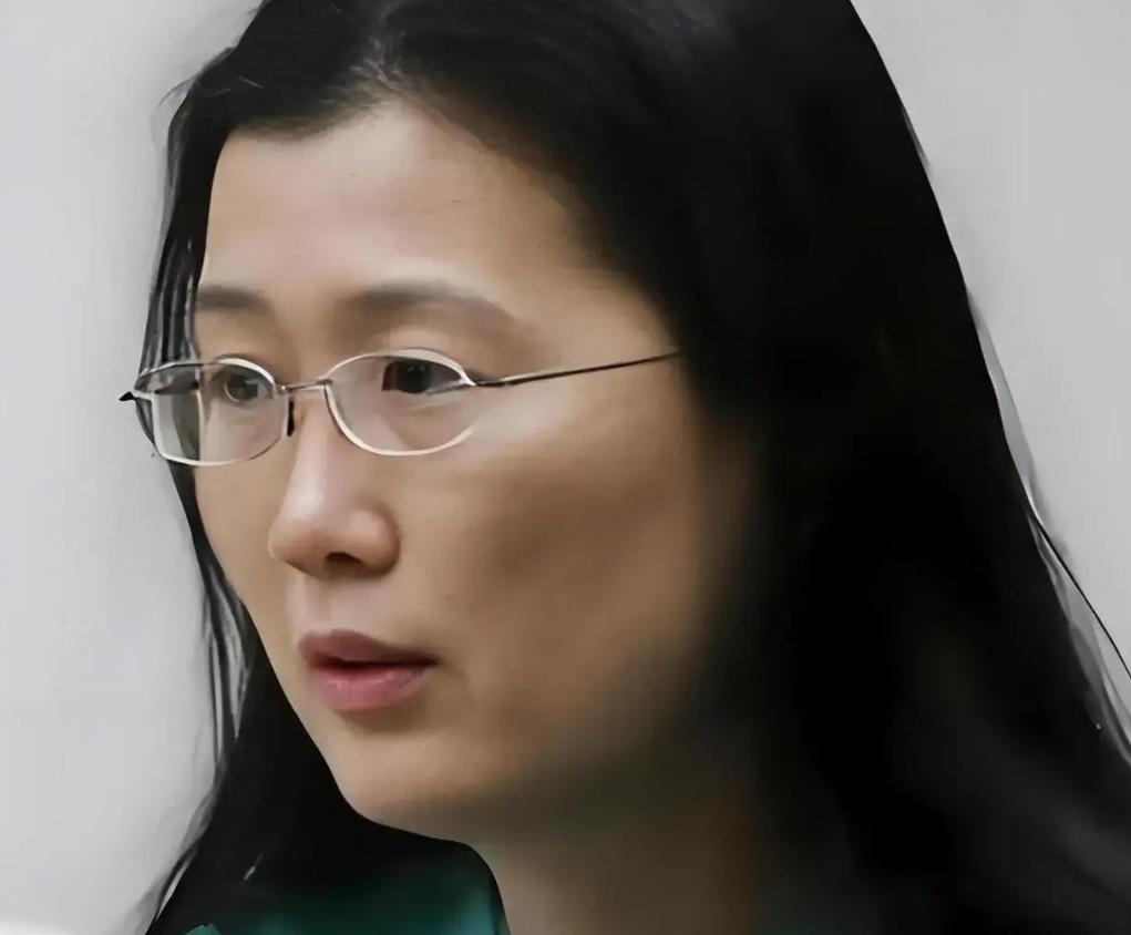 北大化学才女李天乐，潜伏在顶级药企十年，她利用职务之便，将其清华丈夫一点点“熬”
