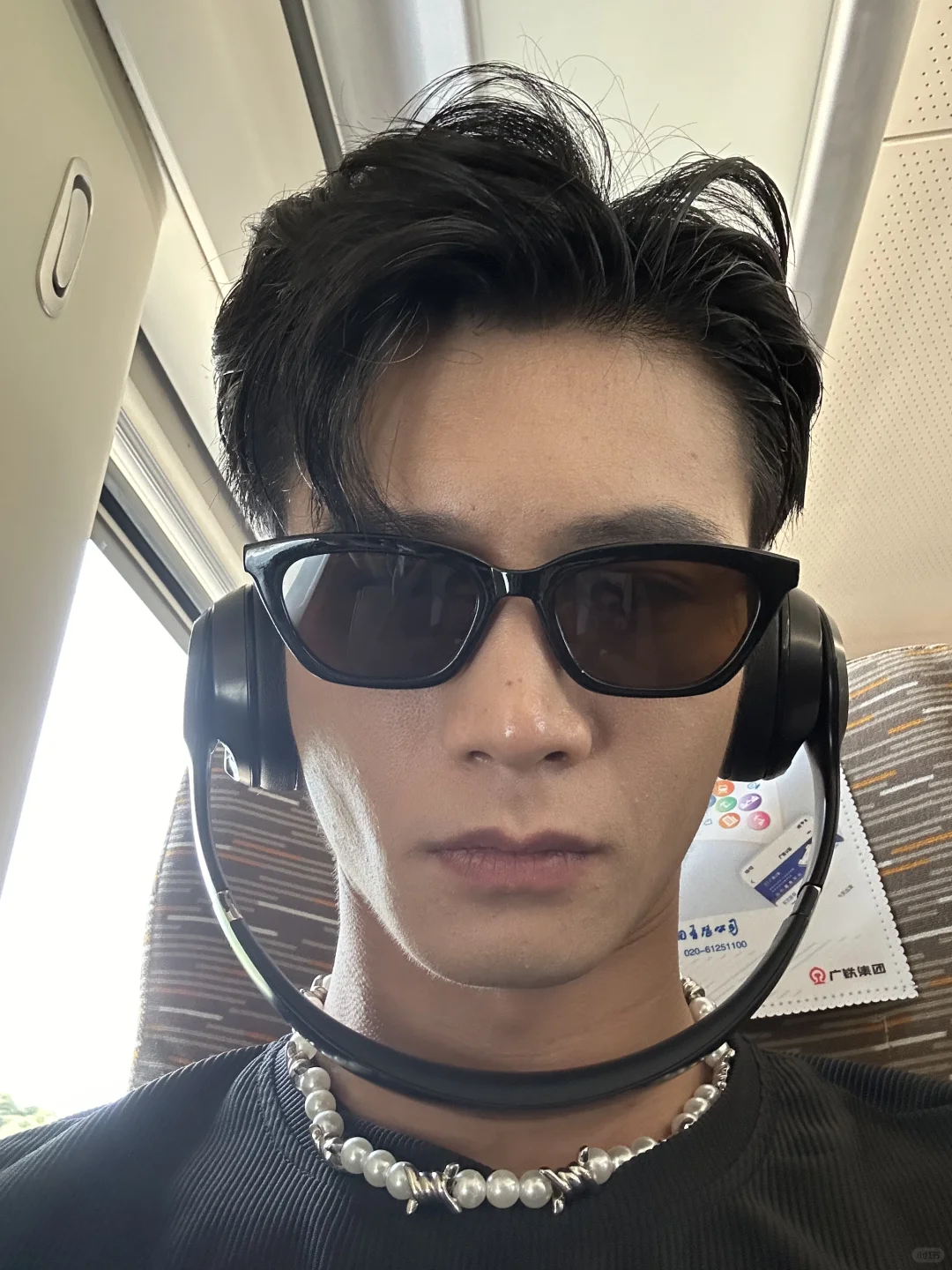 为什么每次坐高铁旁边都是小孩