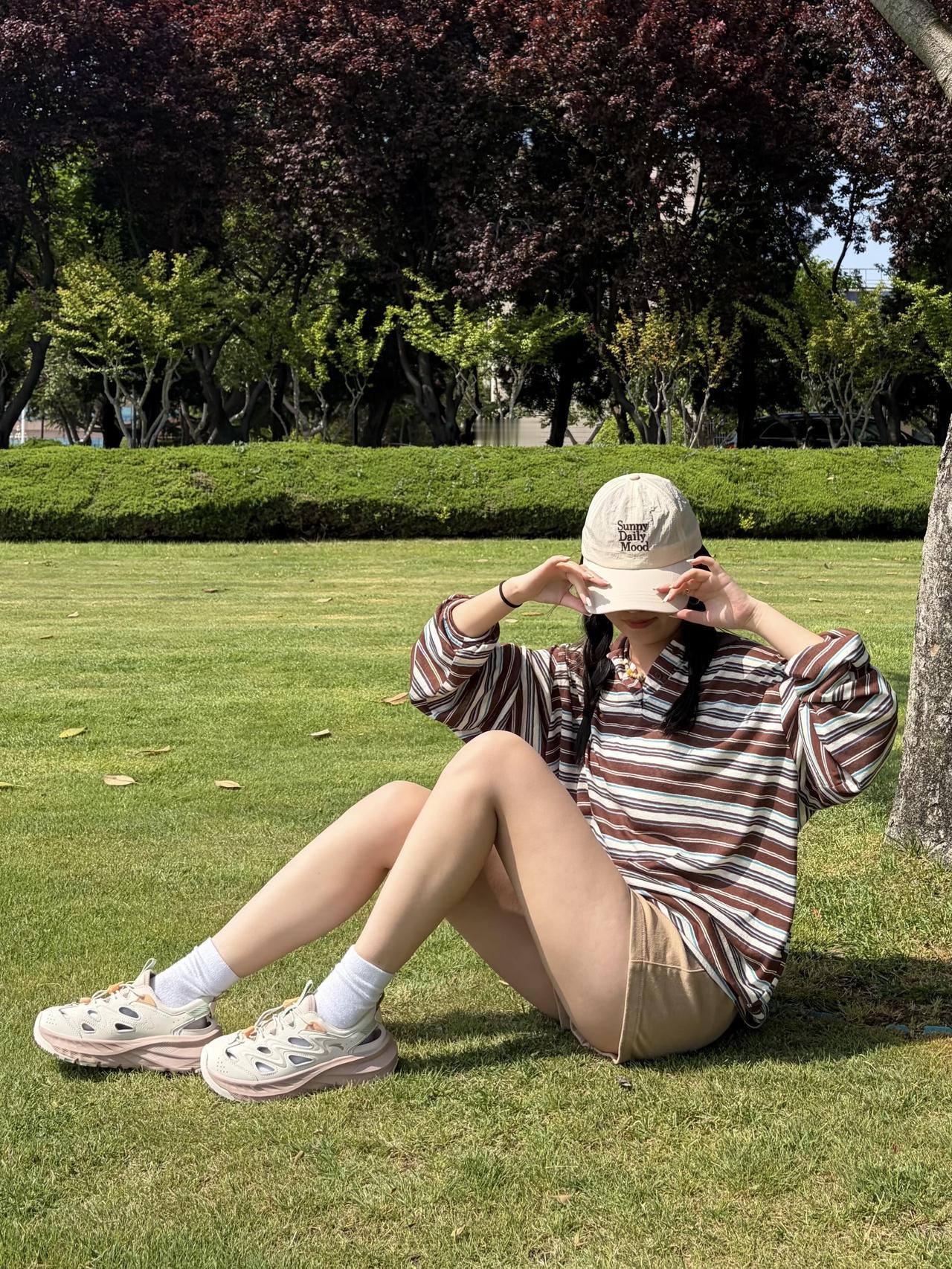 人这一辈子，
看一个女人，
除去外在容貌魅力，
最该看的是她扛事的能力。

长得