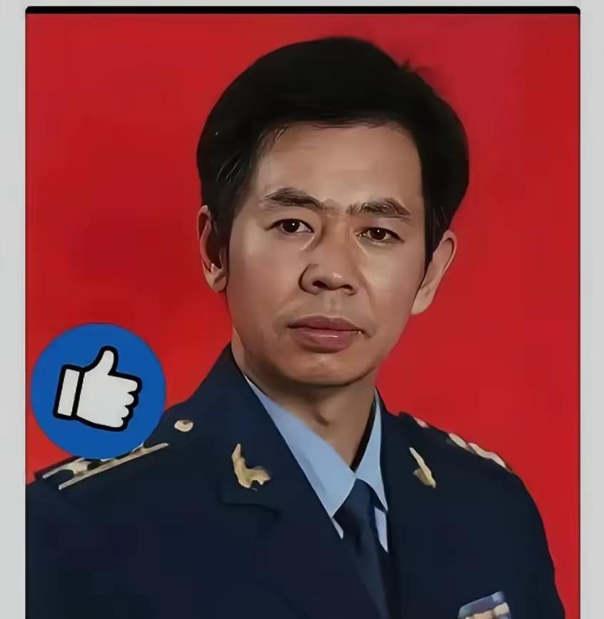 戴旭演讲把先进武器比作“烧火棍”
说不敢用就是摆设，这话让军迷圈炸了。他用“藏獒