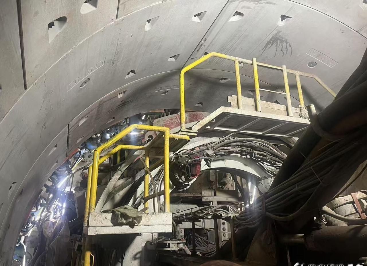 【重庆轨道交通7号线迎来重大进展！全线首个双线贯通区间诞生】近日，重庆轨道交通7