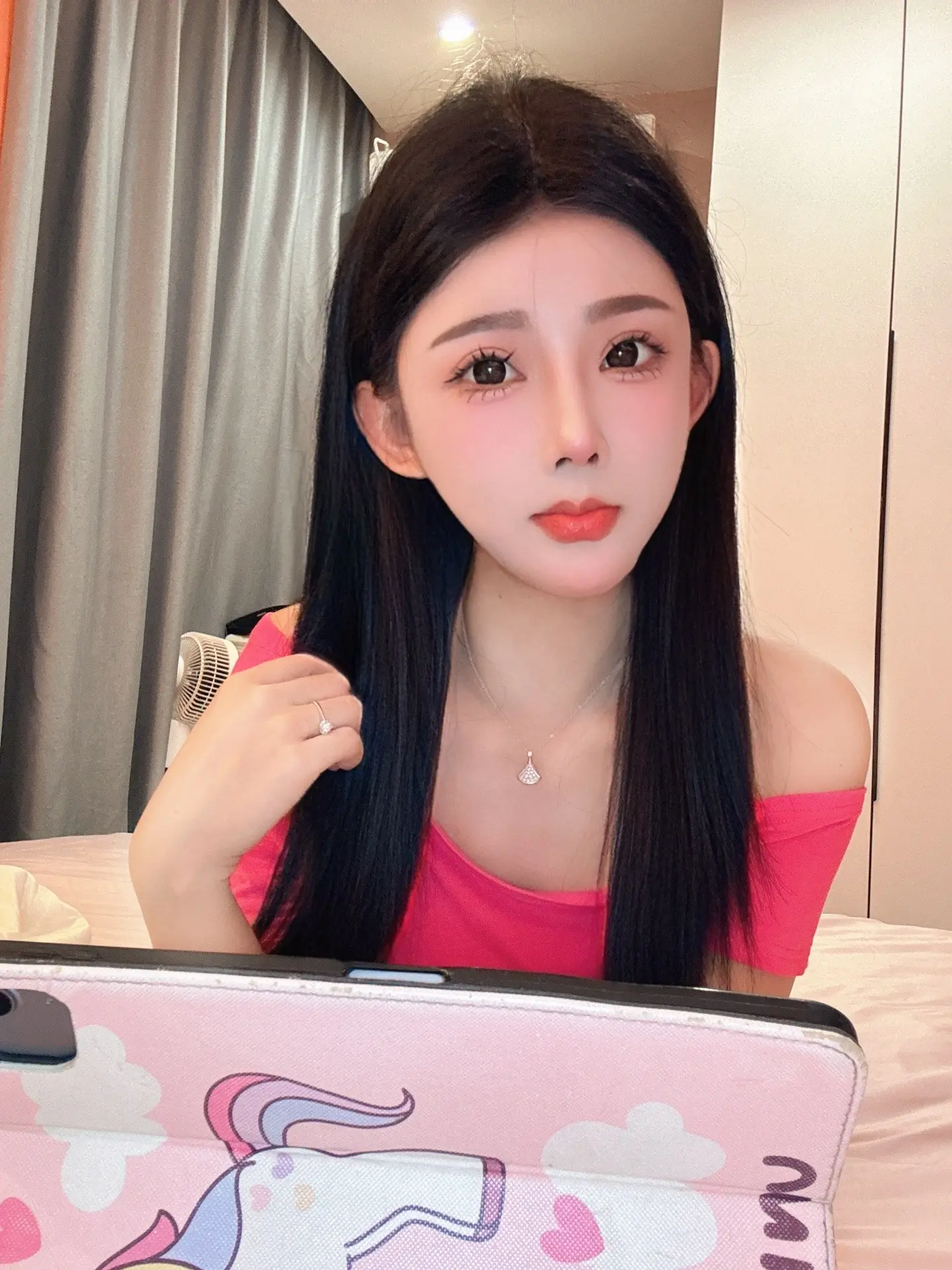 别人都觉得我坏坏的 只有你知道我乖乖的