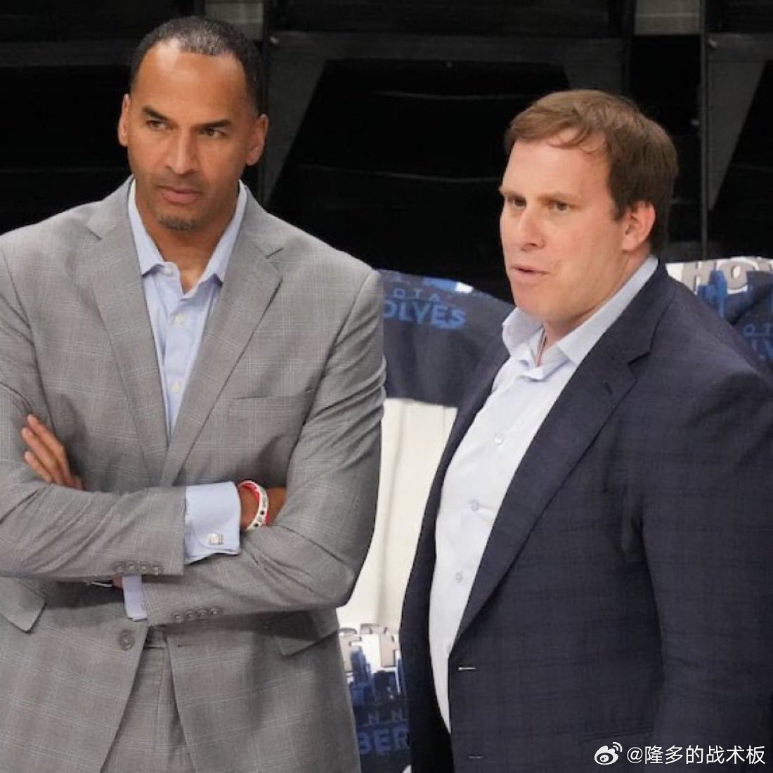 Marc Stein: 围绕独行侠队的负面情绪持续不断，令球队老板感到困扰。在赛