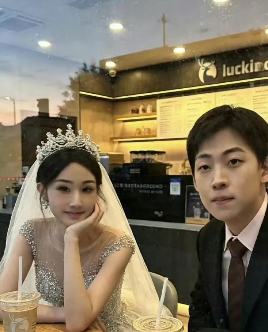 陈雪凝老公承认有个孩子陈雪凝老公李瑞滨承认育有一子，称孩子是意外到来且尊重女方生