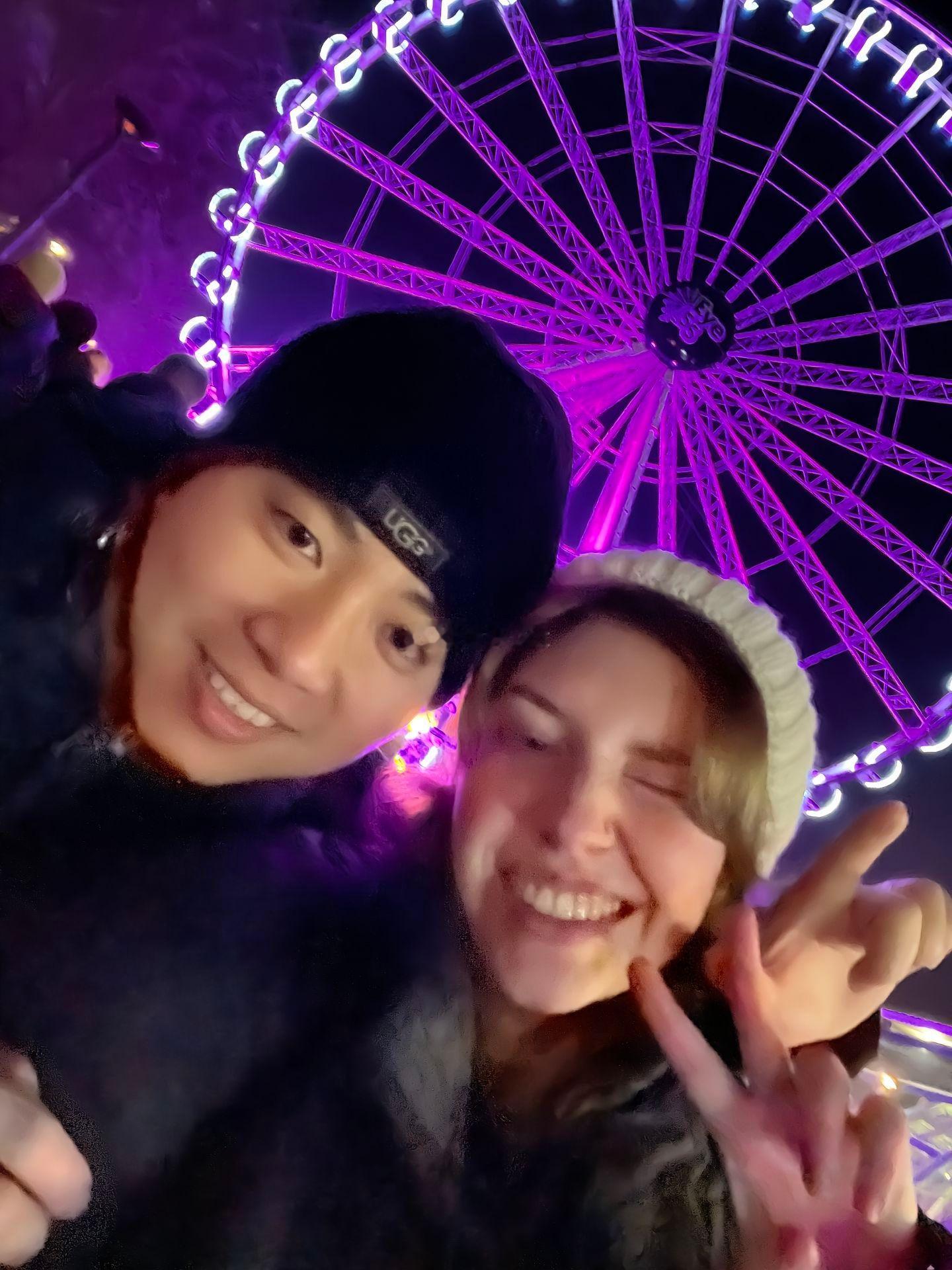 网友爆料，在国内被贴上“矮穷挫、大龄剩男”的标签，彩礼、房车压得人喘不过气。来到